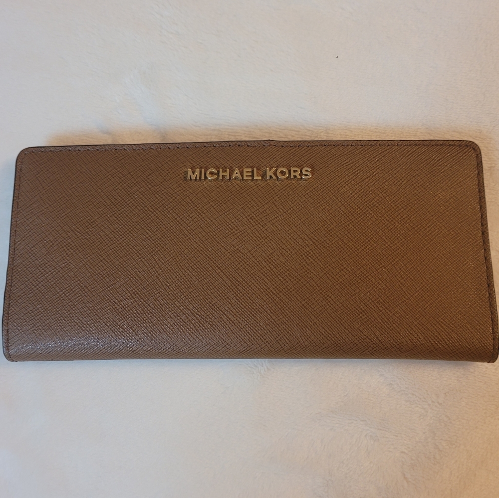Michael Kors NWOT Saffiano Leather slim bifold wallet